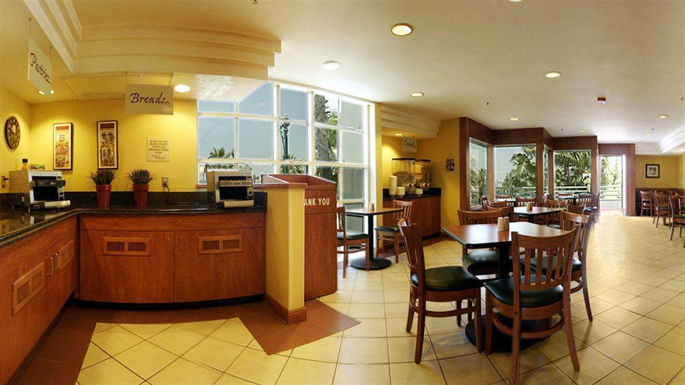 La Quinta By Wyndham Hotel